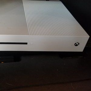 Xbox One S with Halo 5